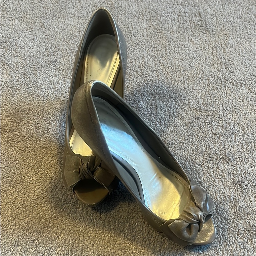 Bundle! Tan Classic Peep-Toe Heels with Bow Detail